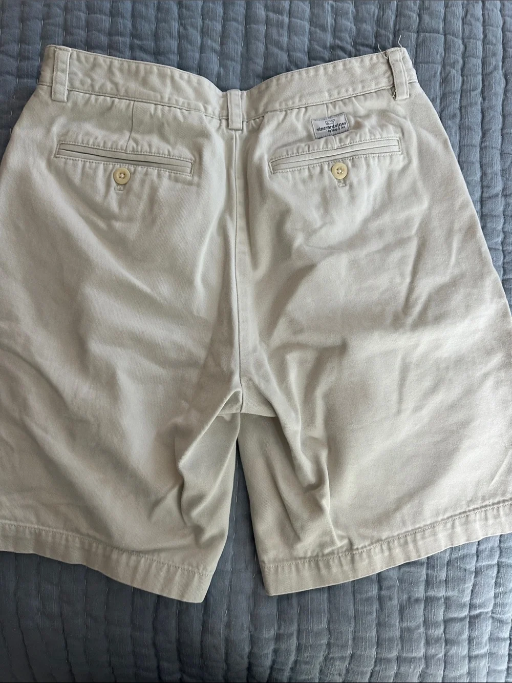 Vineyard Vines Men's Flat-Front Shorts in Light Khaki size 30